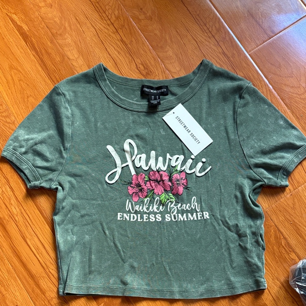 NWT -Streetwear society - green Hawaii shirt 
Size medium